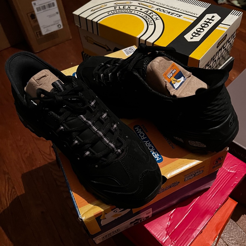 Skechers Black Sneakers with Suede Finish